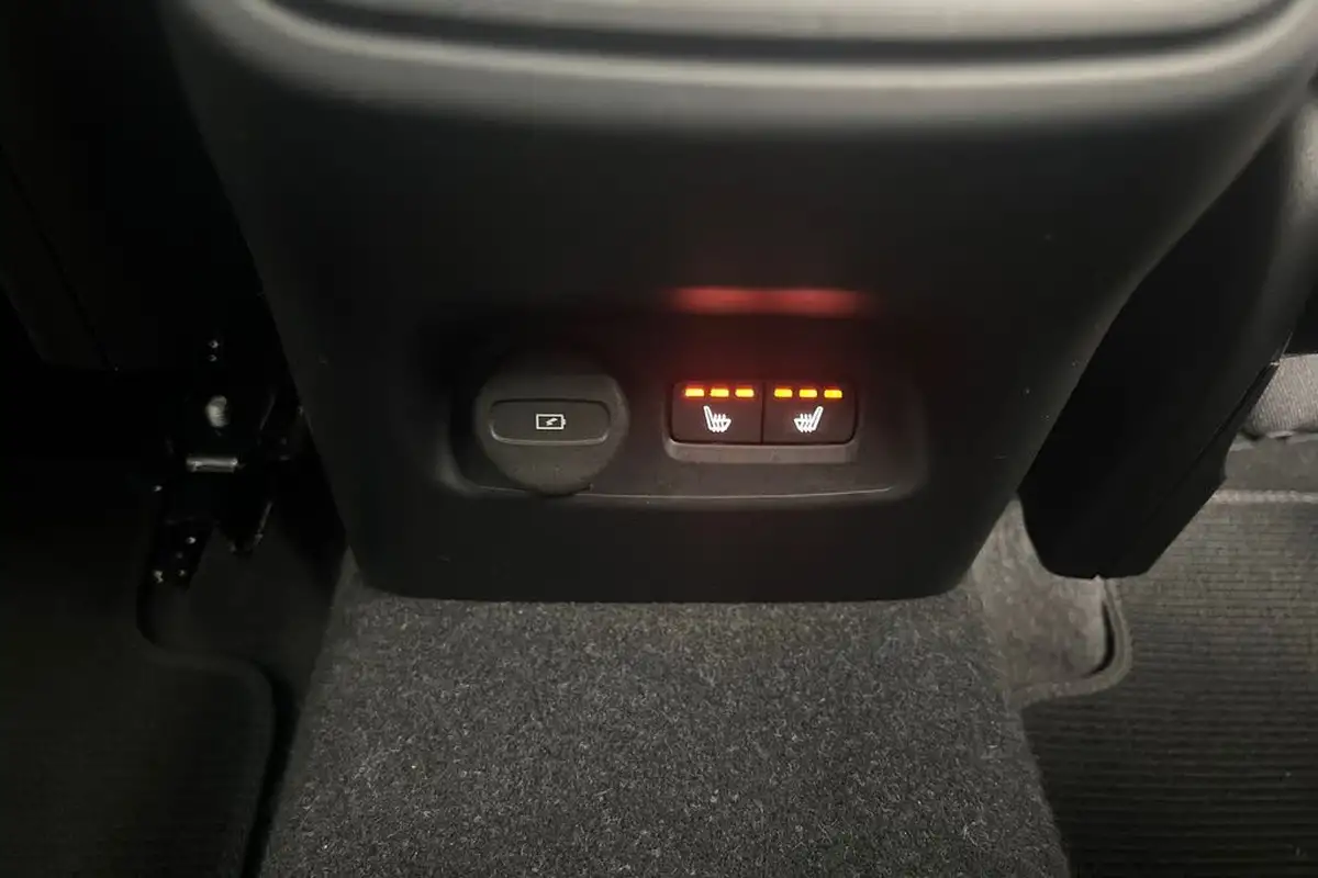 2022-volvo-xc40-15-t3-r-design-auto-big-29