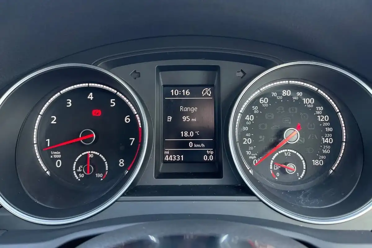 2015-volkswagen-scirocco-14-tsi-gt-big-37