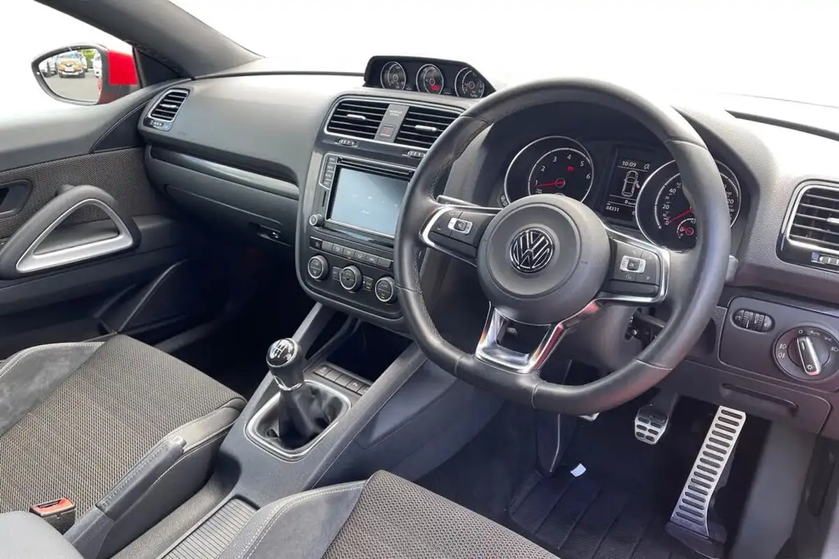 2015-volkswagen-scirocco-14-tsi-gt-big-13