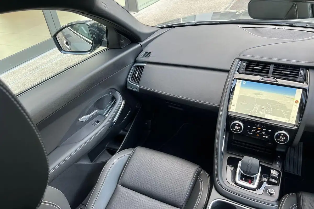 2024-jaguar-e-pace-20-d200-r-dynamic-se-black-big-20