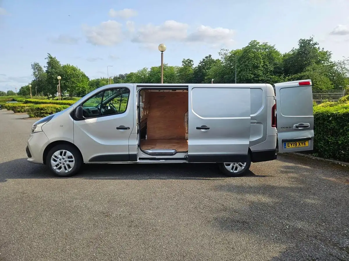2019-renault-trafic-16dci-ll29-120-sport-nav-e6-panel-van-big-17