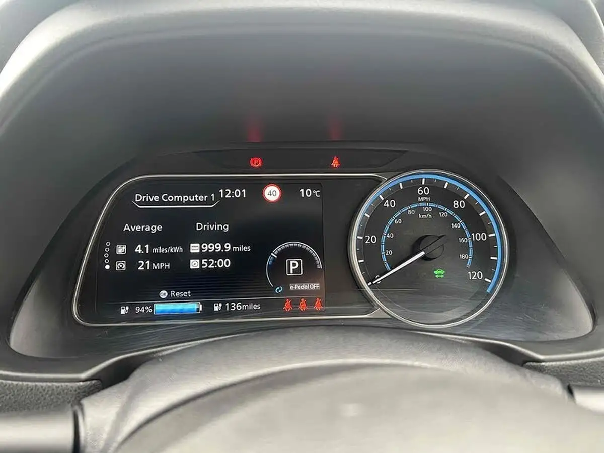 2020-nissan-leaf-e-tekna-big-36
