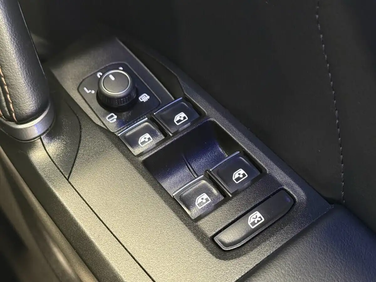 2021-cupra-formentor-14-e-hybrid-vz2-big-36