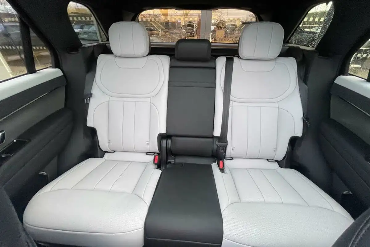 2024-land-rover-range-rover-sport-30-d300-dynamic-se-big-10