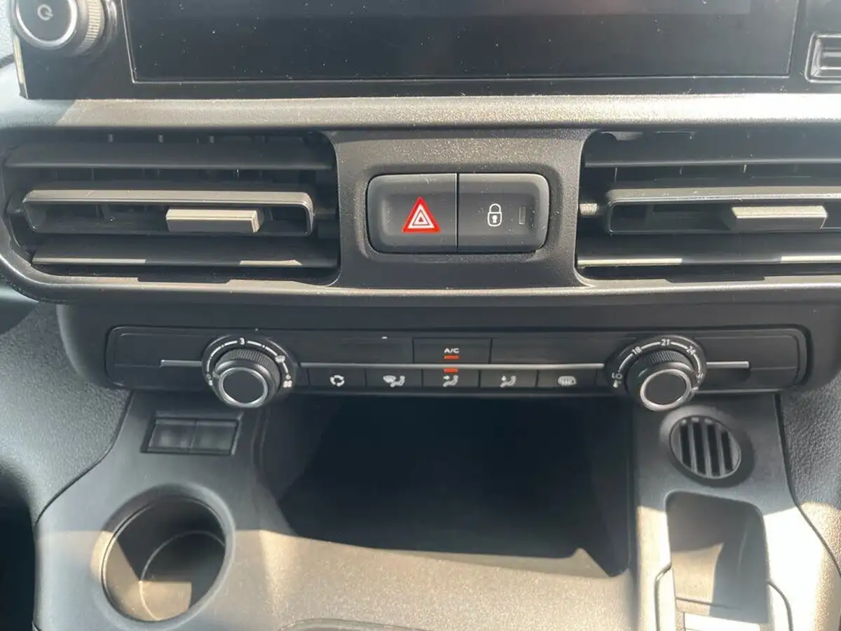 2021-vauxhall-combo-15cdti-sportive-2300-100pseu6dt-l1h1-panel-big-33