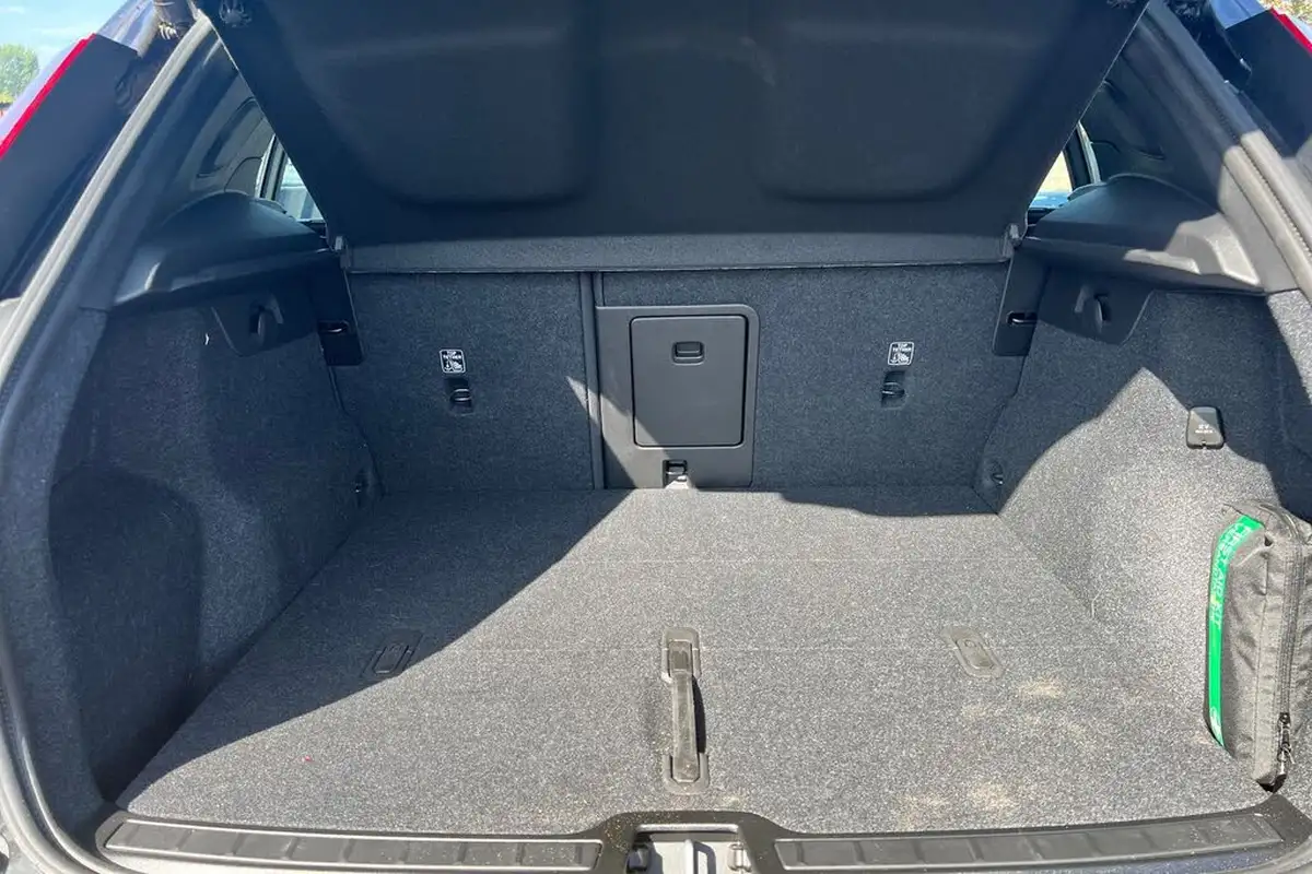 2024-volvo-xc40-20-b3-plus-big-7