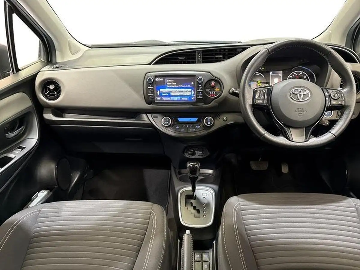 2020-toyota-yaris-15-vvt-i-icon-98bhp-hybrid-1497cc-e-cvt-big-11