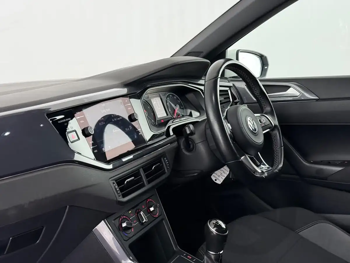 2020-volkswagen-polo-10-tsi-r-line-115ps-big-19