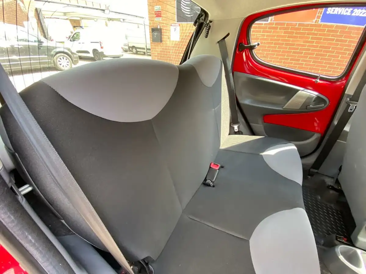 2011-citroen-c1-10-vtr-68-5d-big-38