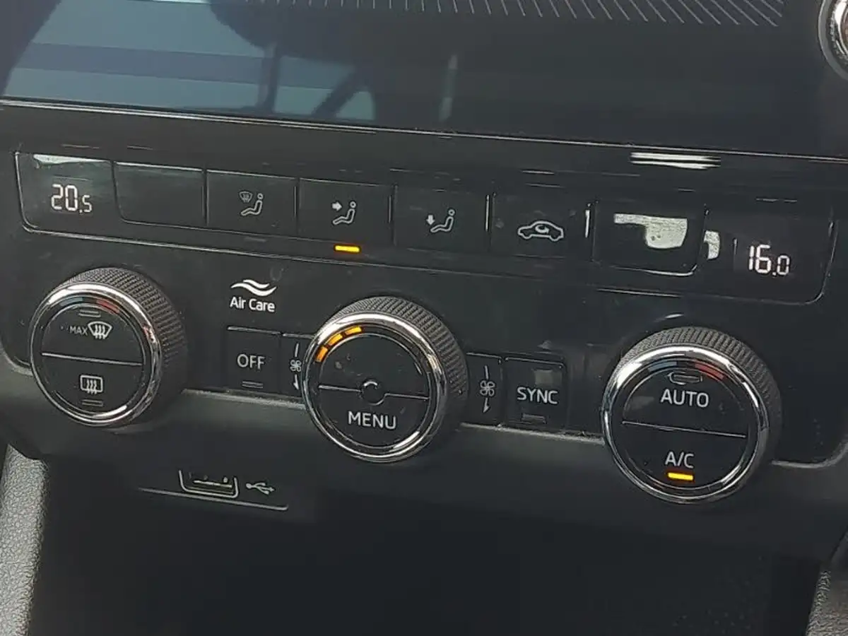 2020-skoda-octavia-16tdi-se-l-estate-big-15
