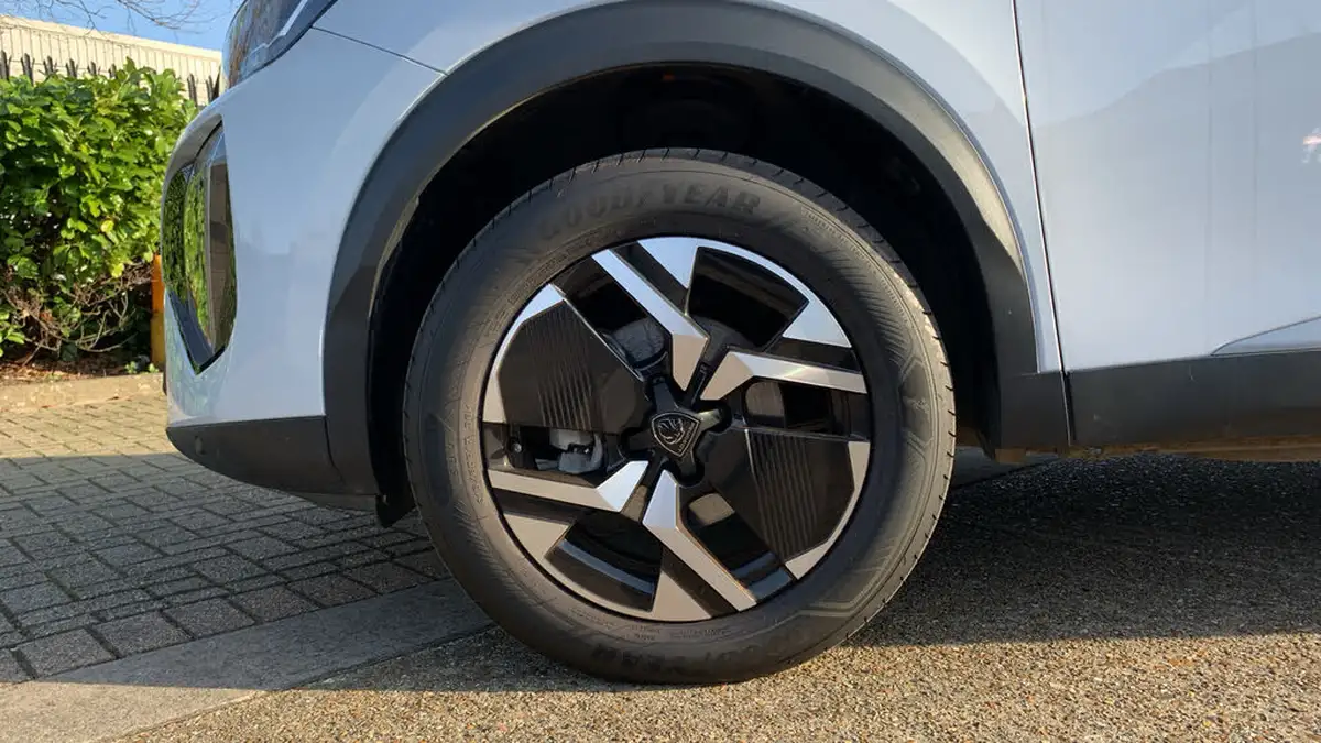 2024-peugeot-2008-suv-12-puretech-allure-130ps-big-13