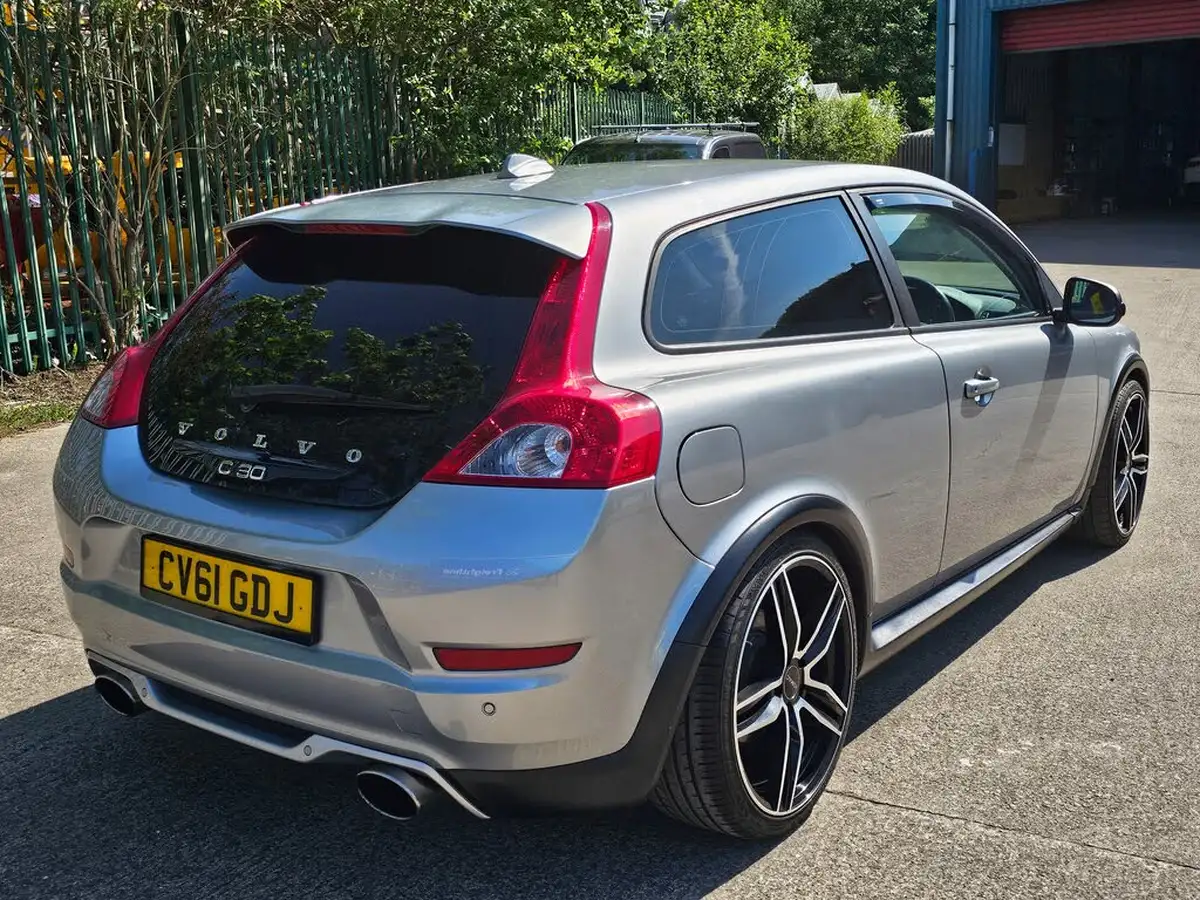 2011-volvo-c30-16td-se-lux-115bhp-big-16