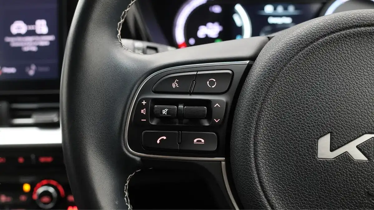 2022-kia-niro-ev-e-2-big-40