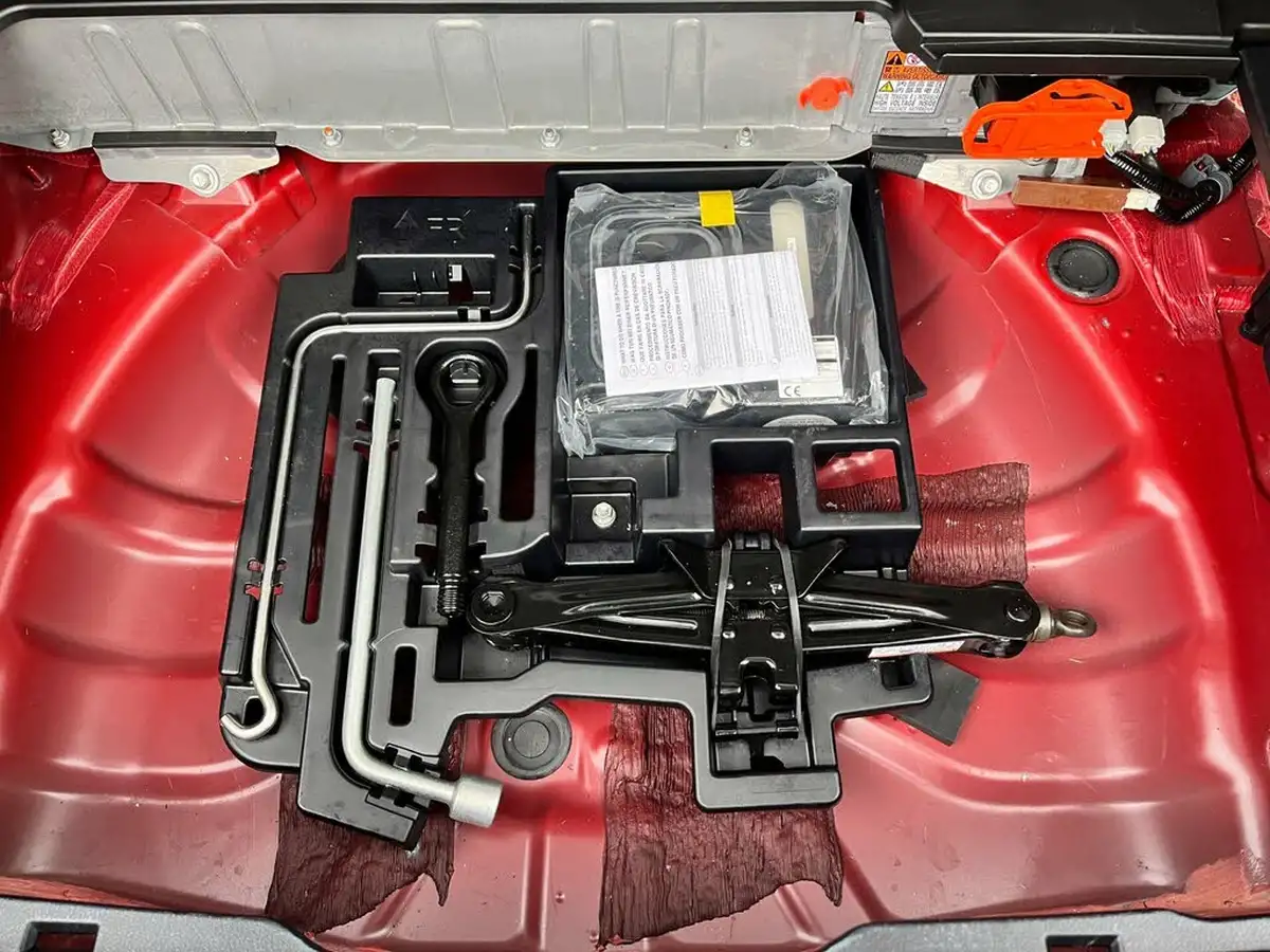 2015-lexus-ct-200h-18-advance-e-cvt-big-56