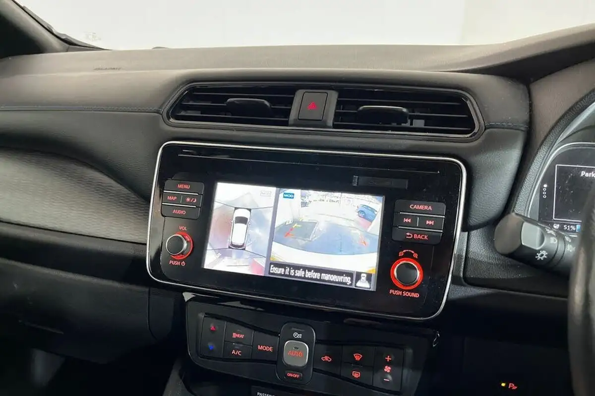2018-nissan-leaf-e-tekna-110kw-big-19