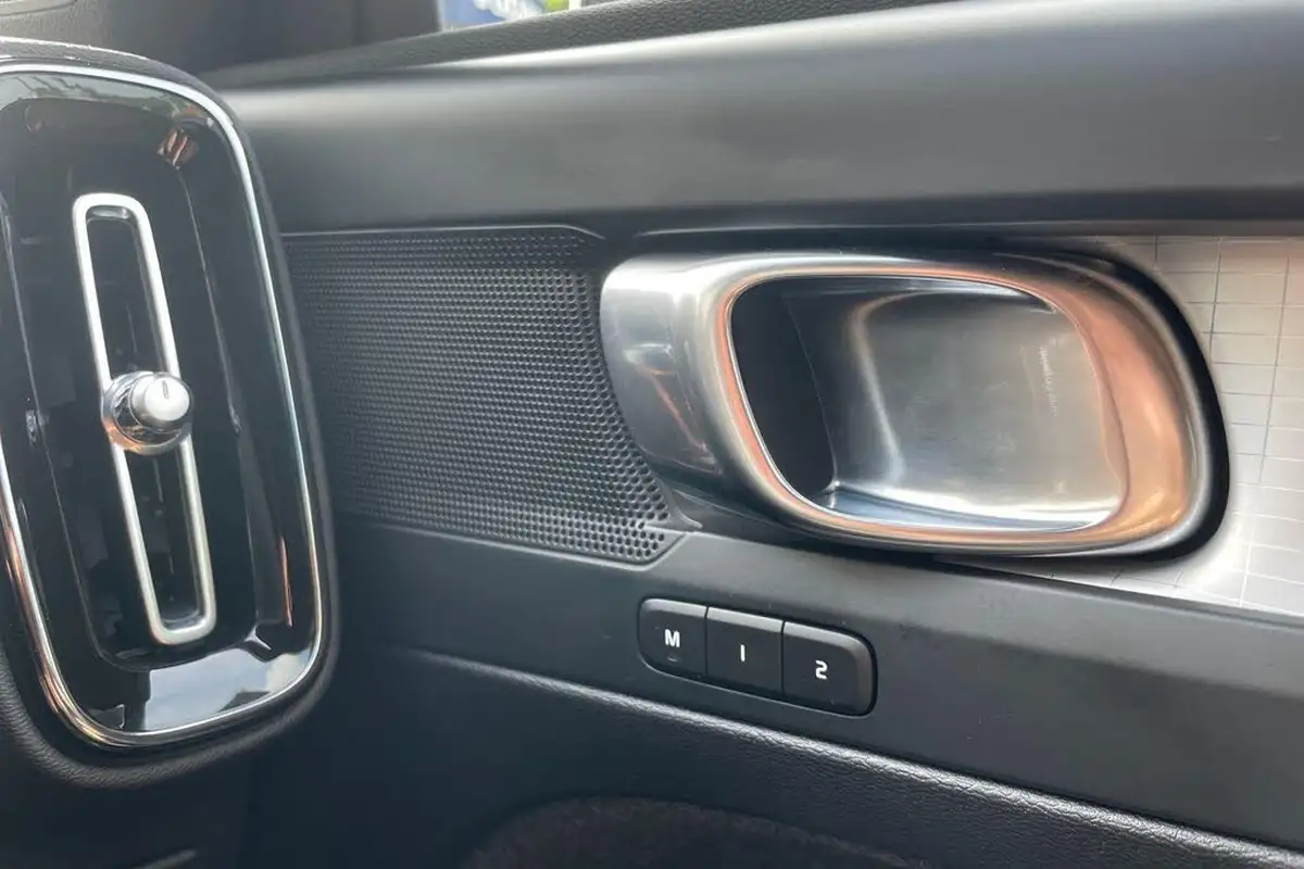 2022-volvo-xc40-20-b3-plus-big-41