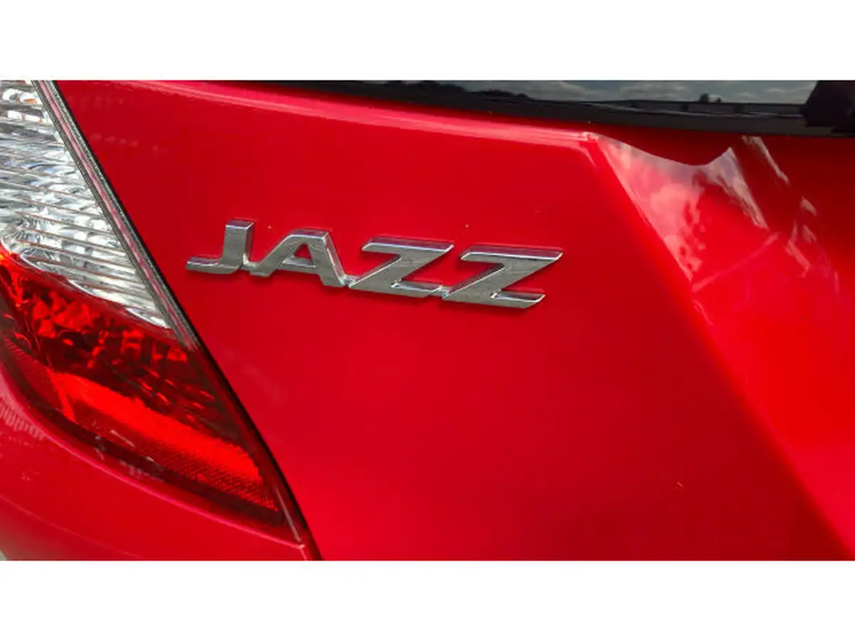 2019-honda-jazz-15-i-vtec-sport-navi-big-32