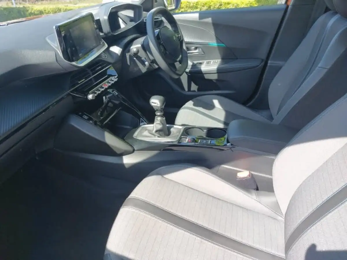 2022-peugeot-2008-suv-12-puretech-allure-premium-100bhp-big-4