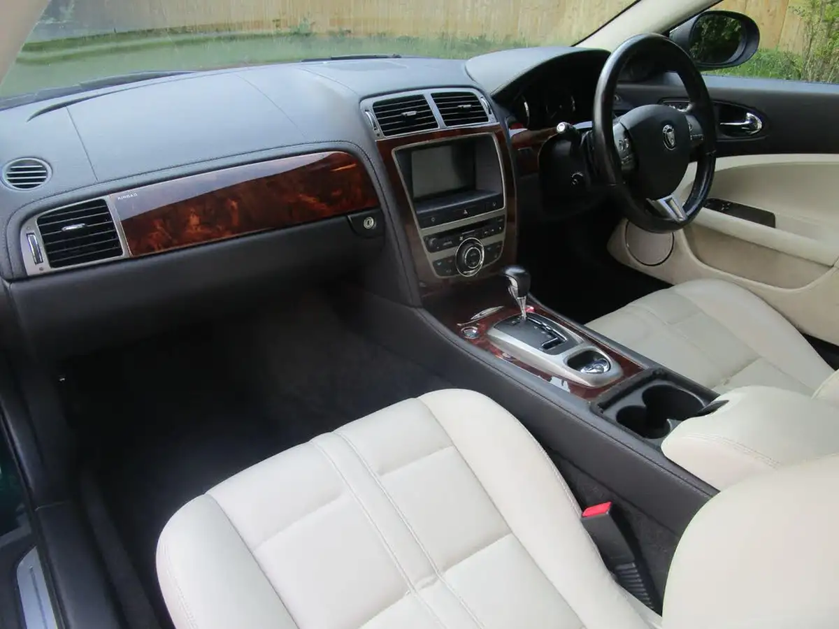 2007-jaguar-xk-42-coupe-big-21