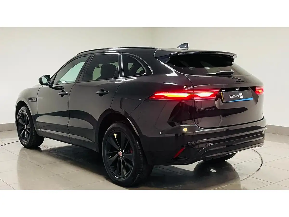 2022-jaguar-f-pace-20-d200-r-dynamic-black-big-5