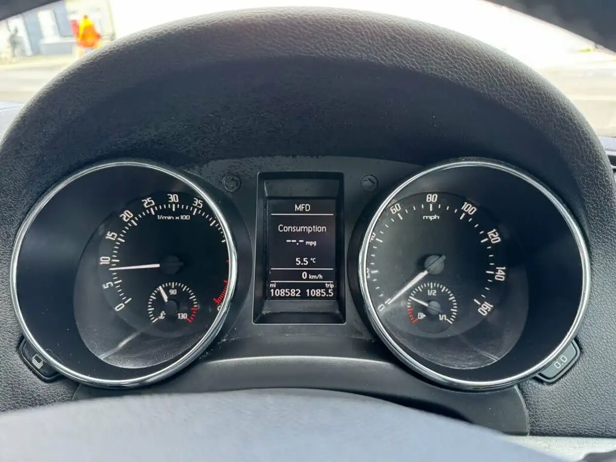 2013-skoda-yeti-20td-elegance-112ps-big-33