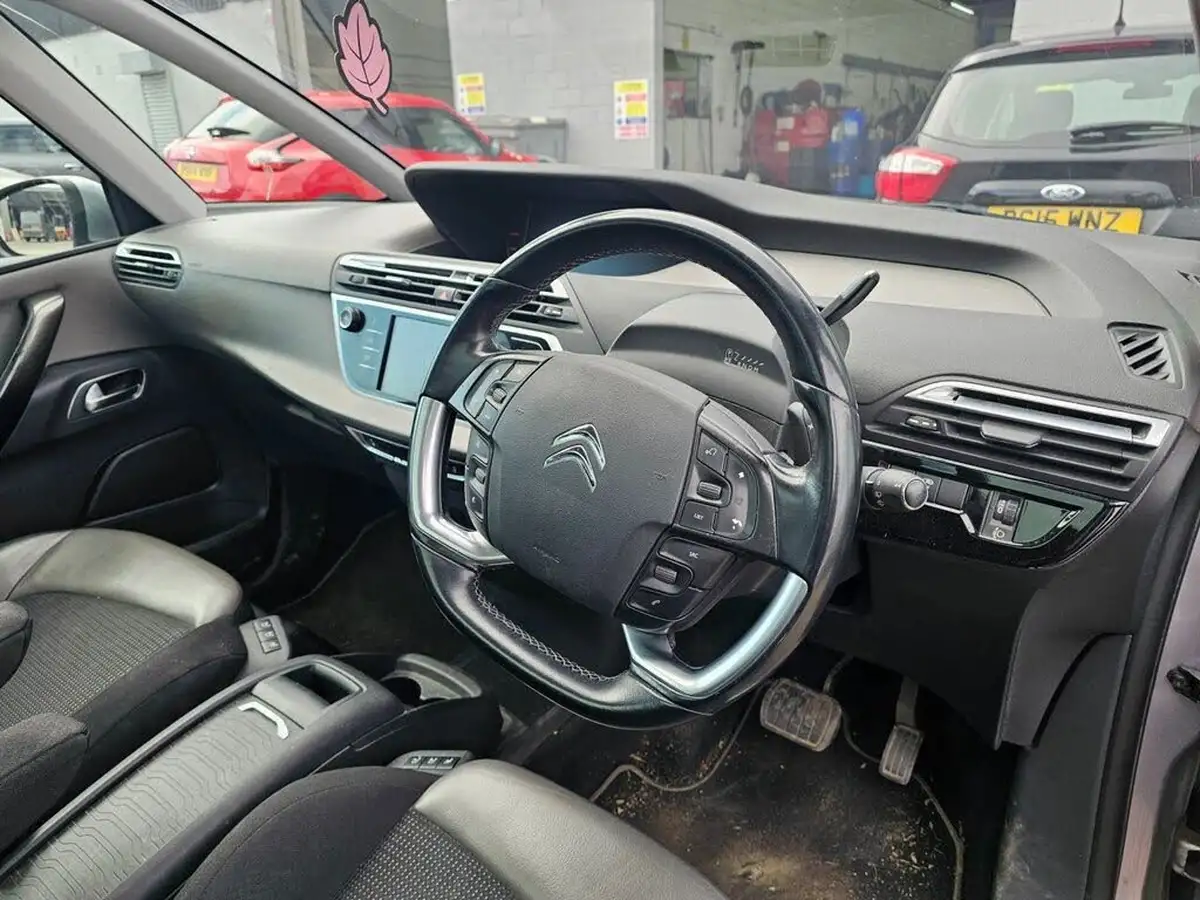 2017-citroen-c4-picasso-16bluehdi-flair-eat6-big-1