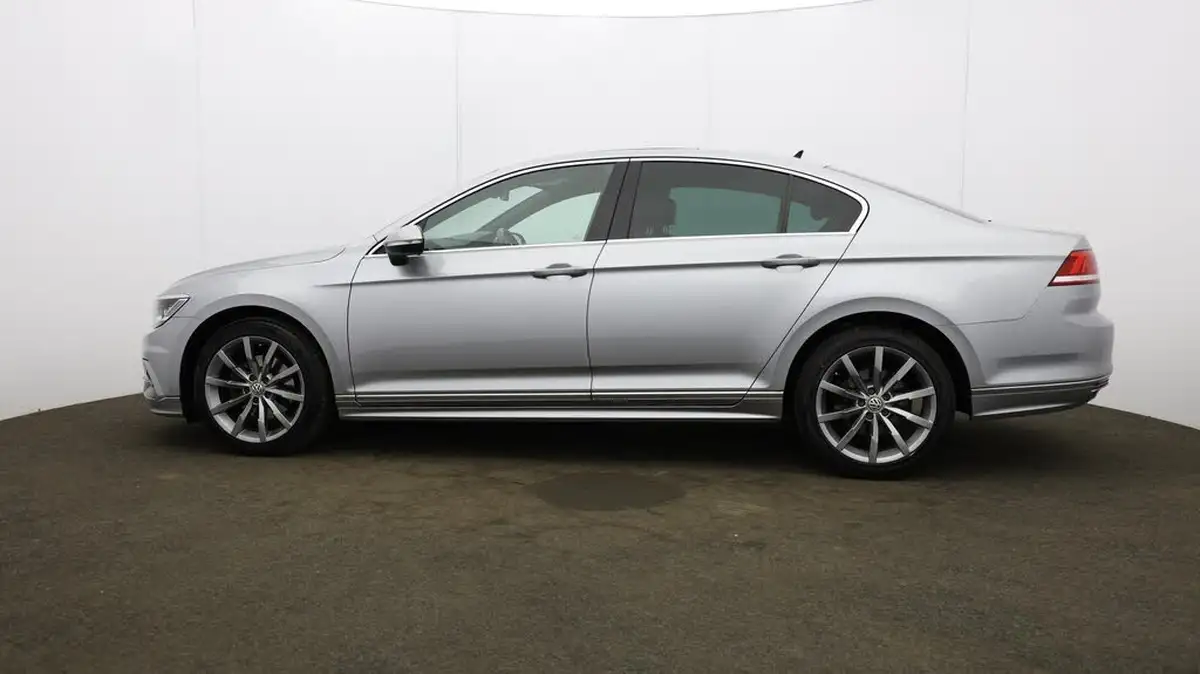 2019-volkswagen-passat-20tdi-r-line-150ps-scr-saloon-4d-big-61