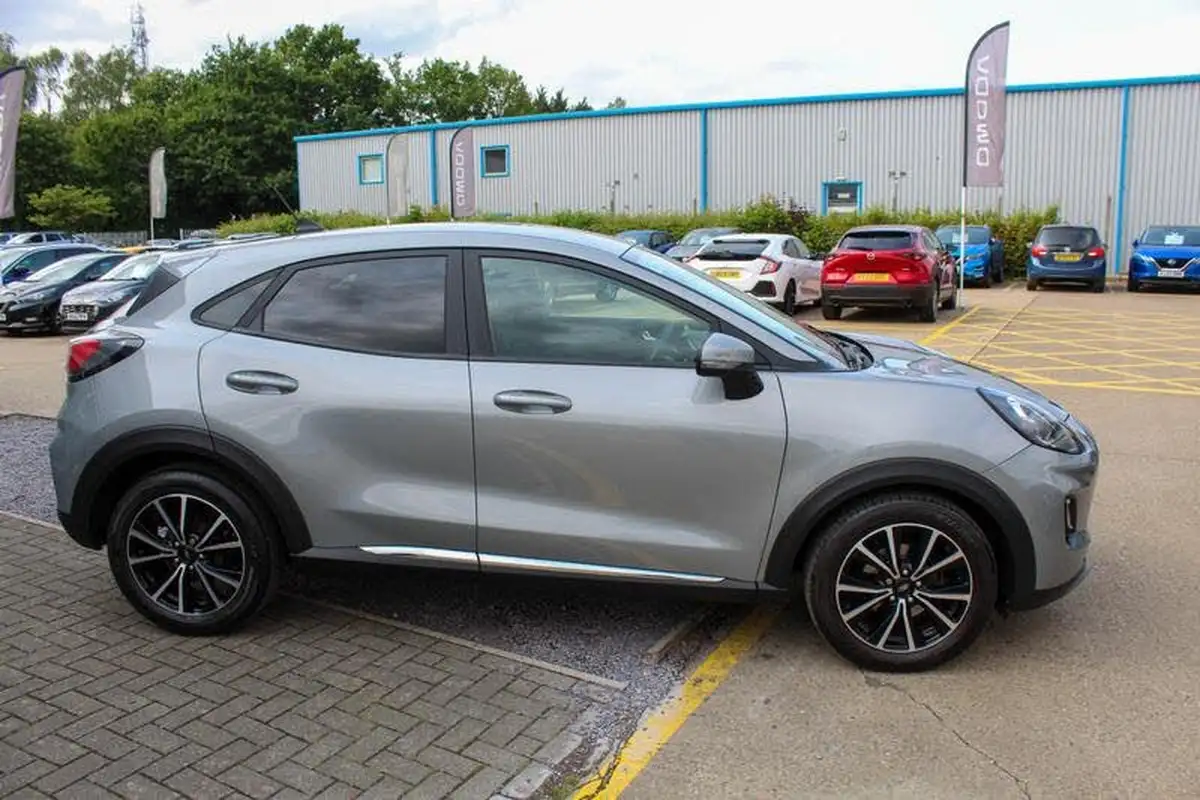 2020-ford-puma-suv-10-titanium-first-edition-big-10