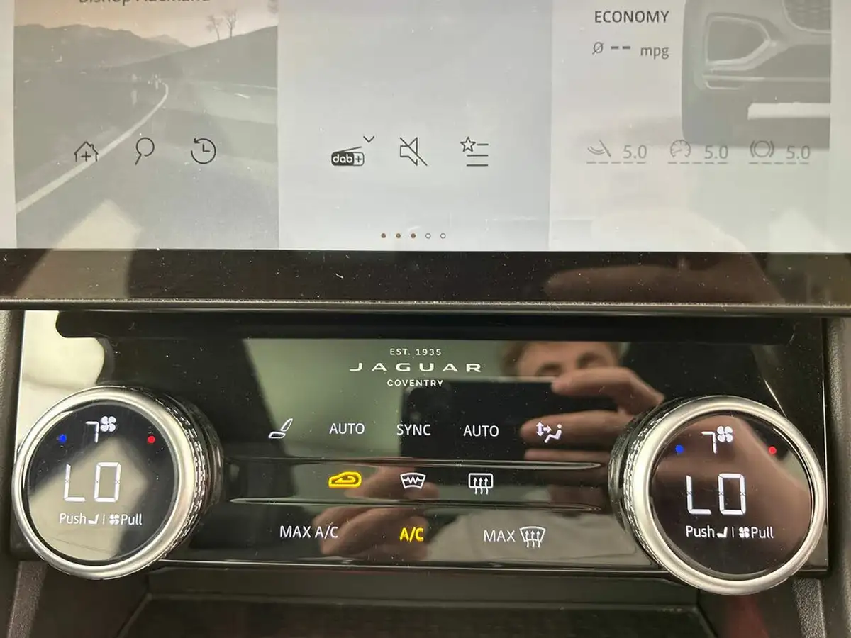 2022-jaguar-f-pace-20-d200-r-dynamic-black-big-28