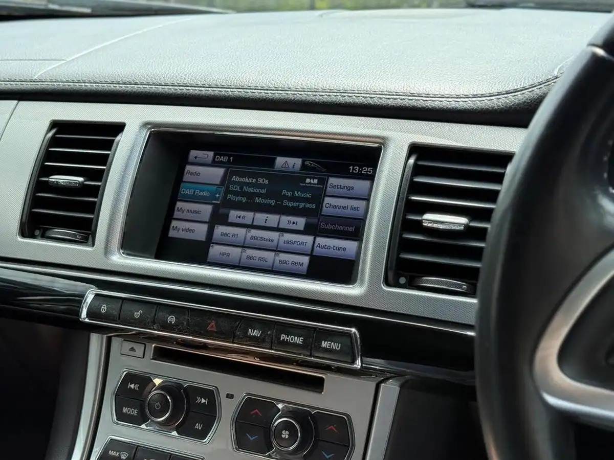 2013-jaguar-xf-22td-200ps-ss-sportbrake-5d-auto-big-25