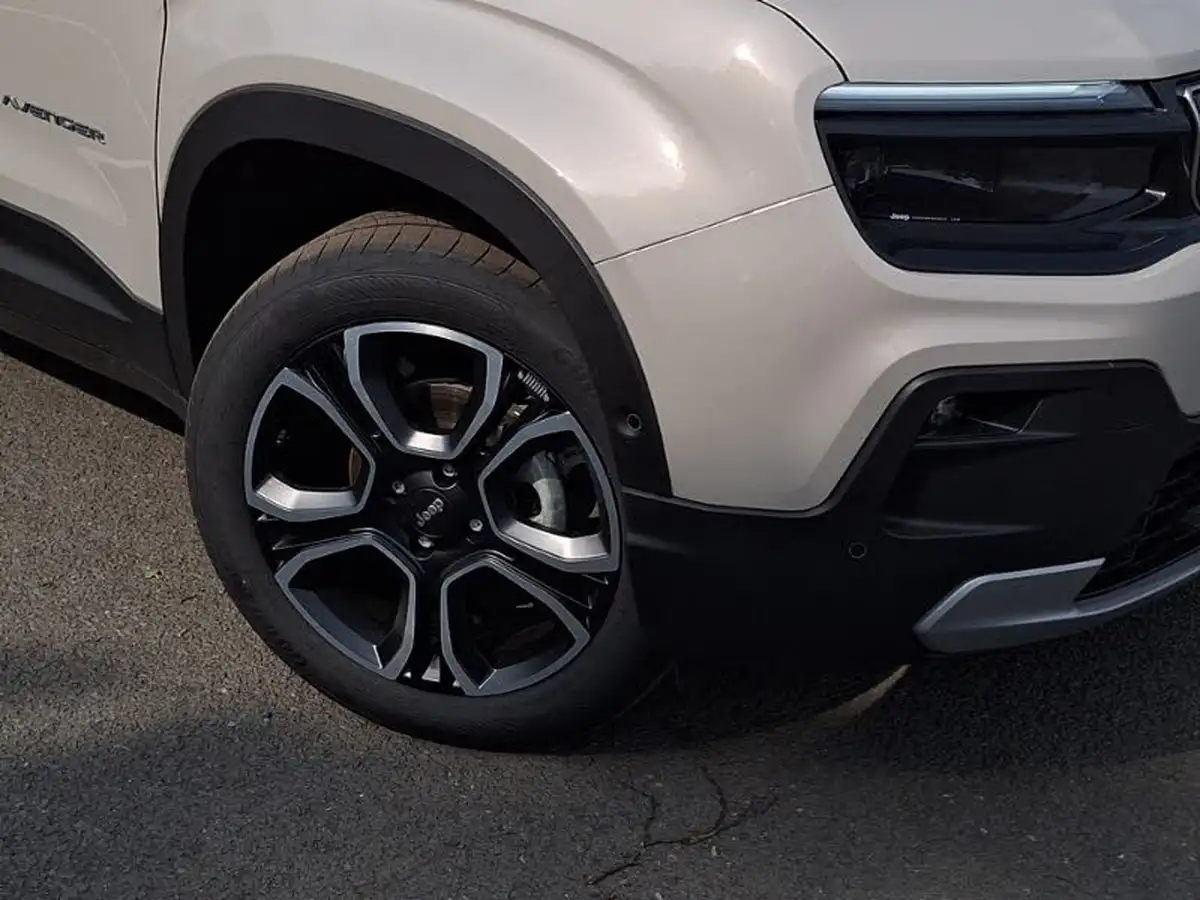 2025-jeep-avenger-12-gse-summit-big-8