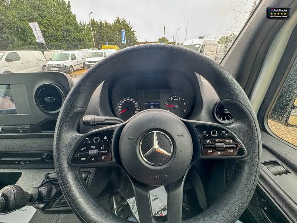 2023-mercedes-benz-sprinter-big-16