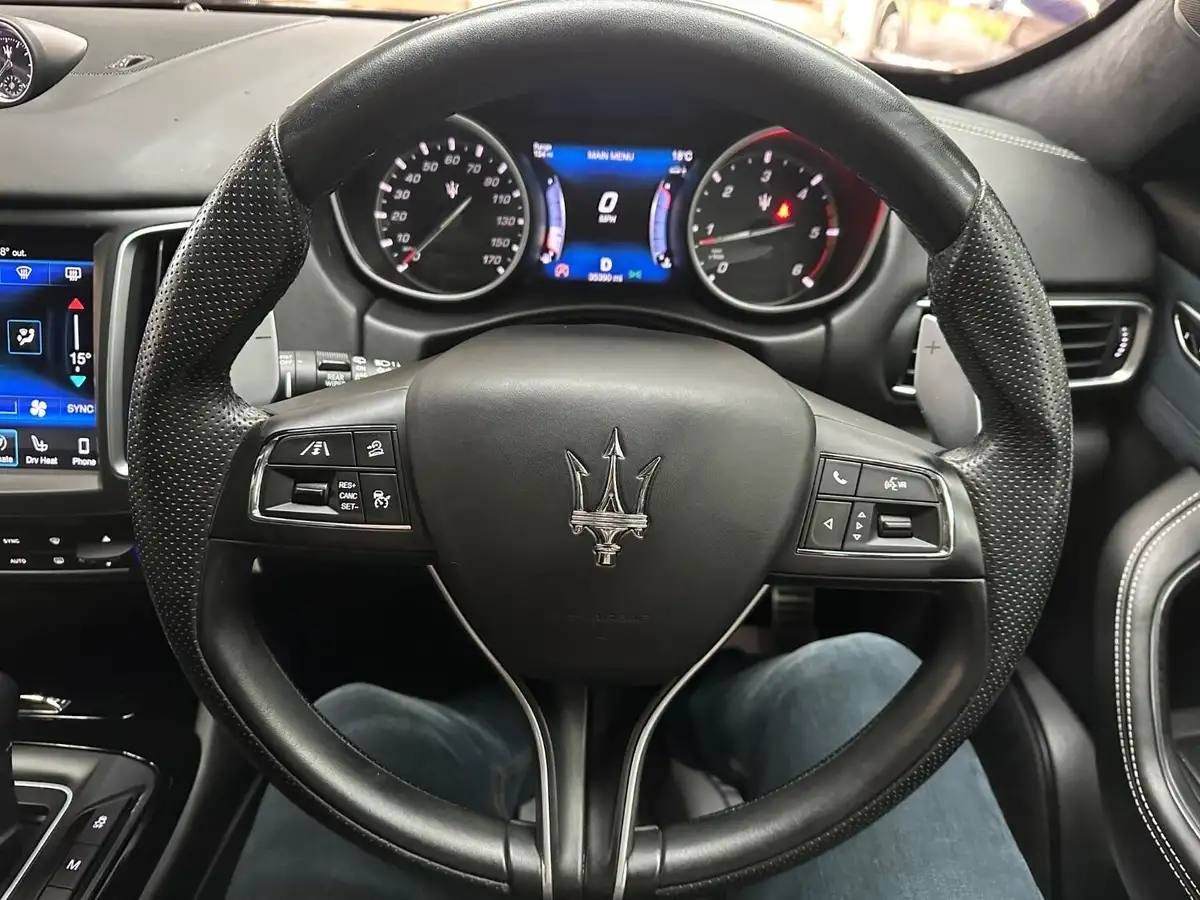 2017-maserati-levante-30td-4x4-no-trim-big-39