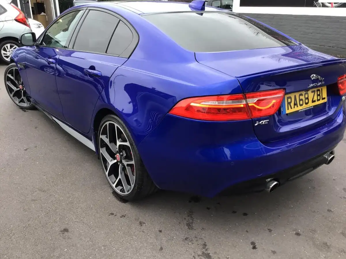 2019-jaguar-xe-30i-v6-sc-s-big-14