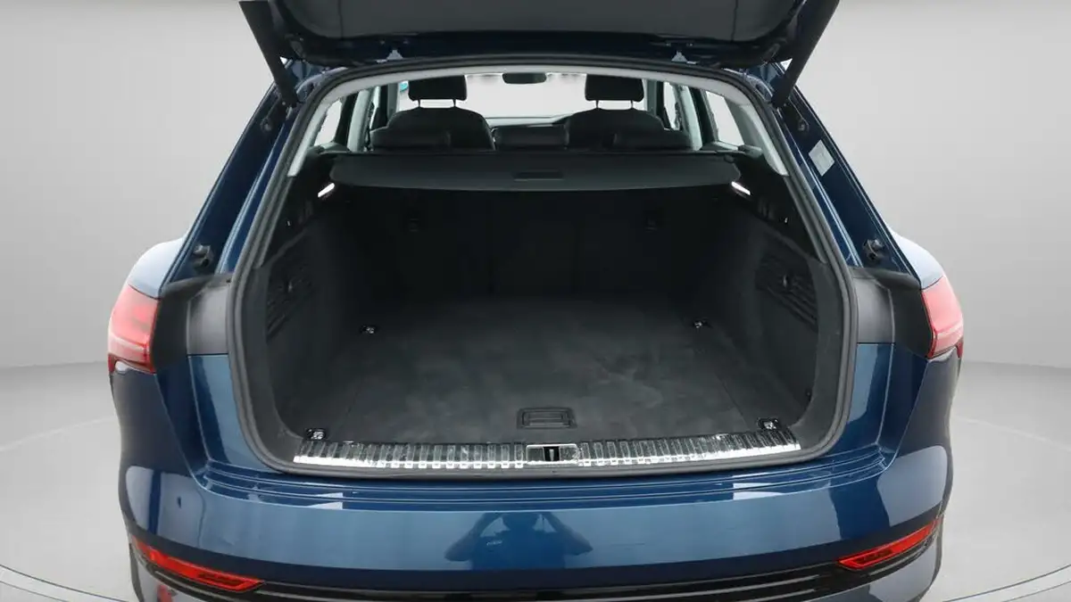 2022-audi-e-tron-55e-technik-station-wagon-big-17