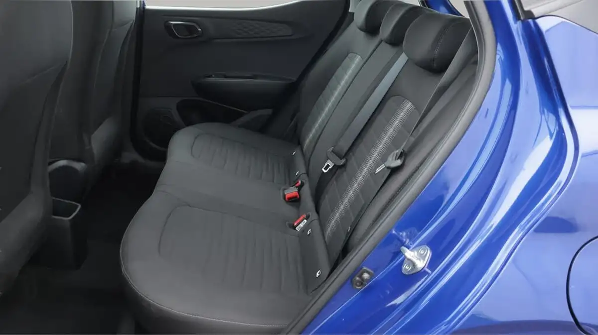 2022-hyundai-i10-10-se-connect-auto-big-16