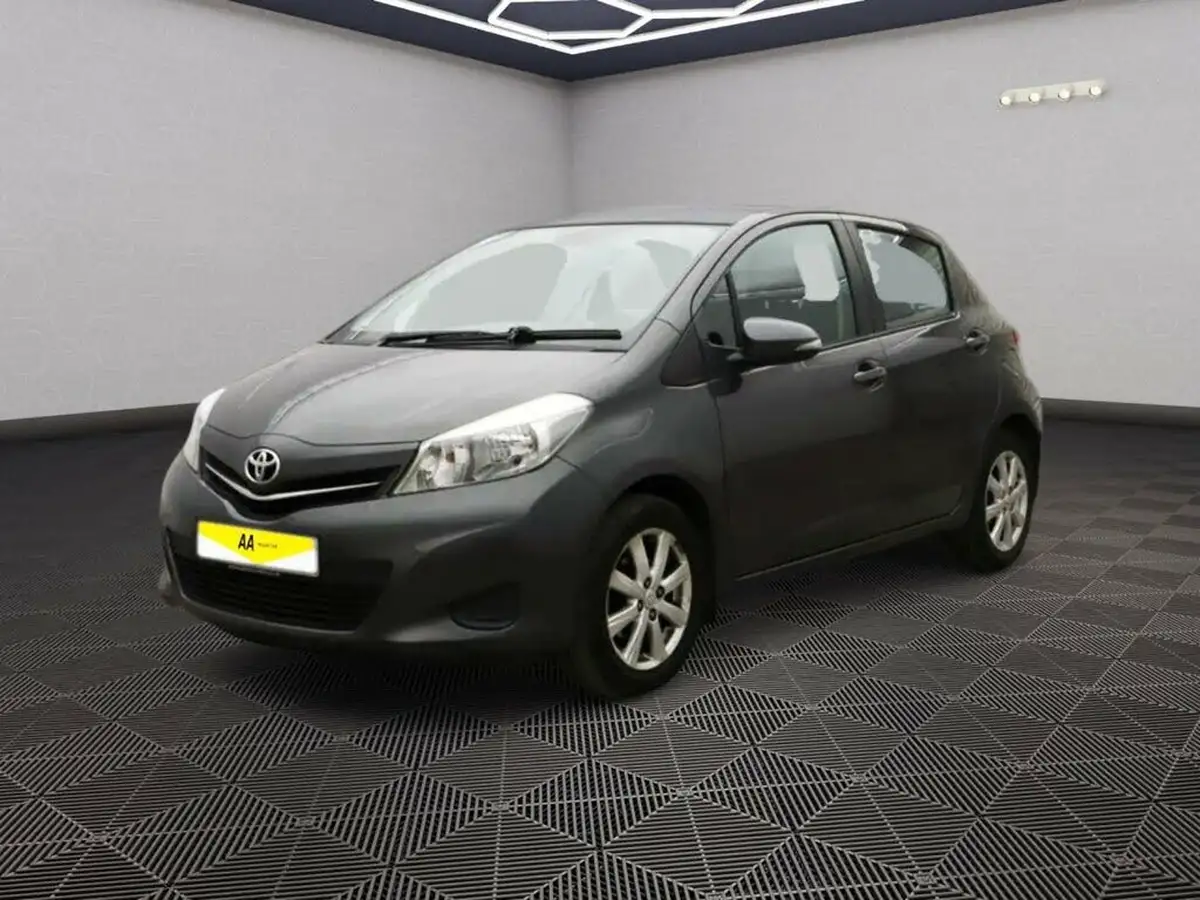 2013-toyota-yaris-133-tr-vvt-i-5d-big-1