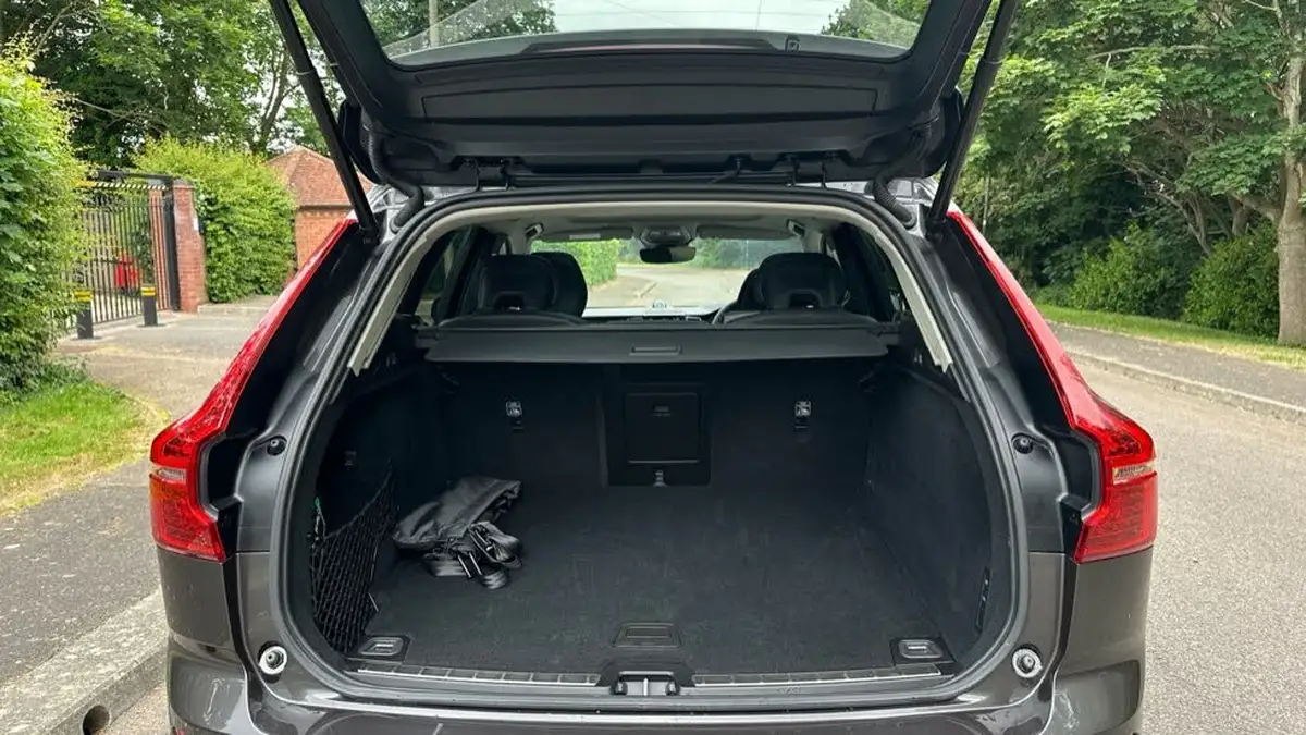 2024-volvo-xc60-20-b5-ultimate-big-12