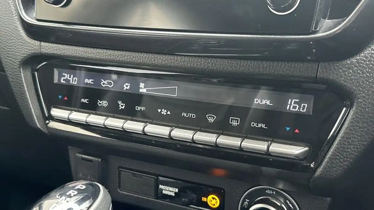2024-isuzu-d-max-19td-v-cross-auto-big-11