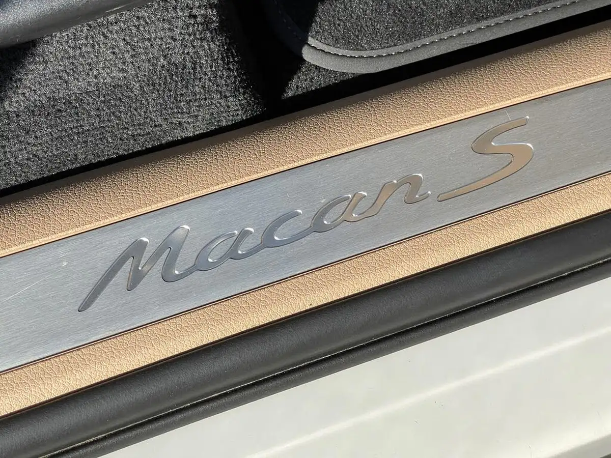 2021-porsche-macan-30-s-big-6