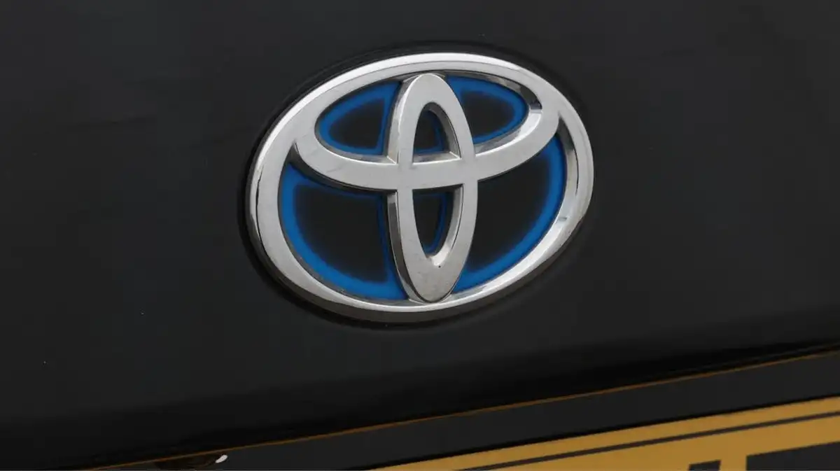 2020-toyota-corolla-18-vvt-i-design-trk-touring-sports-5d-big-21