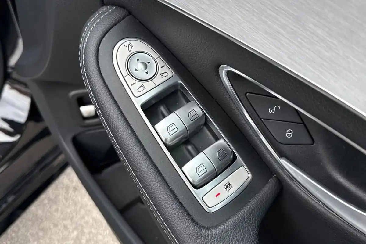 2015-mercedes-benz-c-class-20-c200-amg-line-184ps-ss-saloon-4d-7g-tronic-plus-big-26