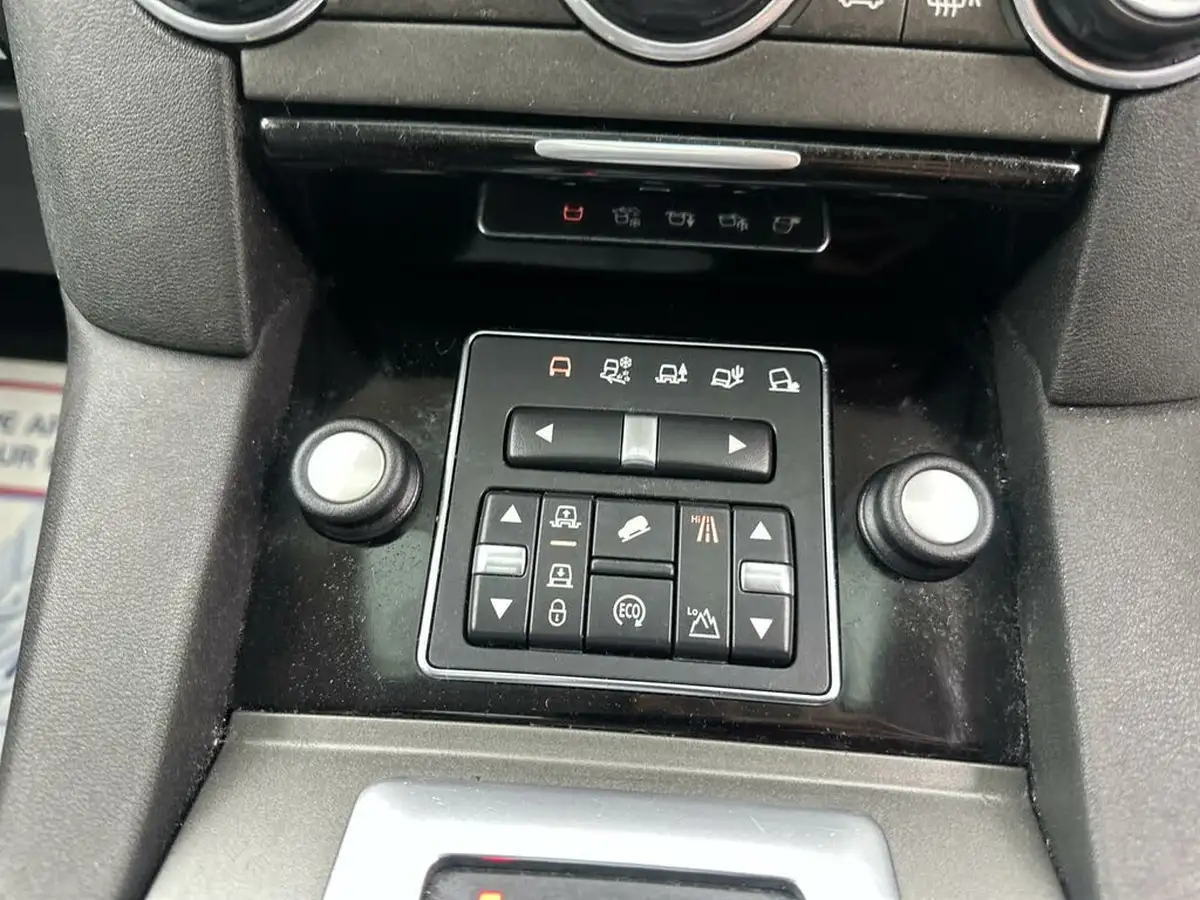 2016-land-rover-discovery-4-30-sd-v6-hse-big-37