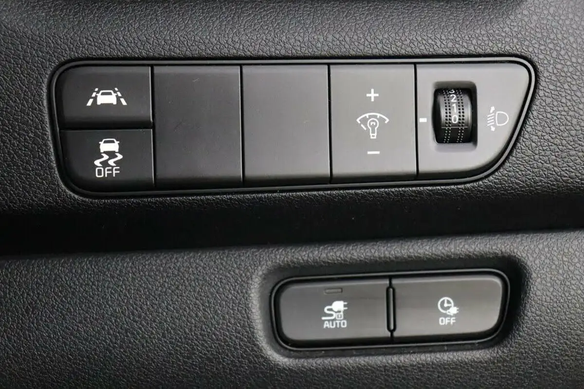 2021-kia-e-niro-ev-3-big-38