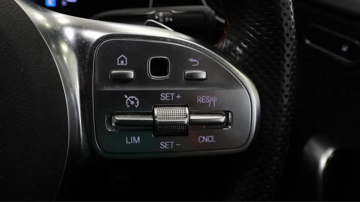 2019-mercedes-benz-a-class-13-a180-amg-line-executive-hatchback-5d-7g-dct-big-38
