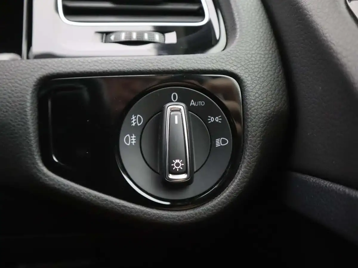 2018-volkswagen-golf-15-tsi-gt-150ps-hatchback-5d-dsg-big-36
