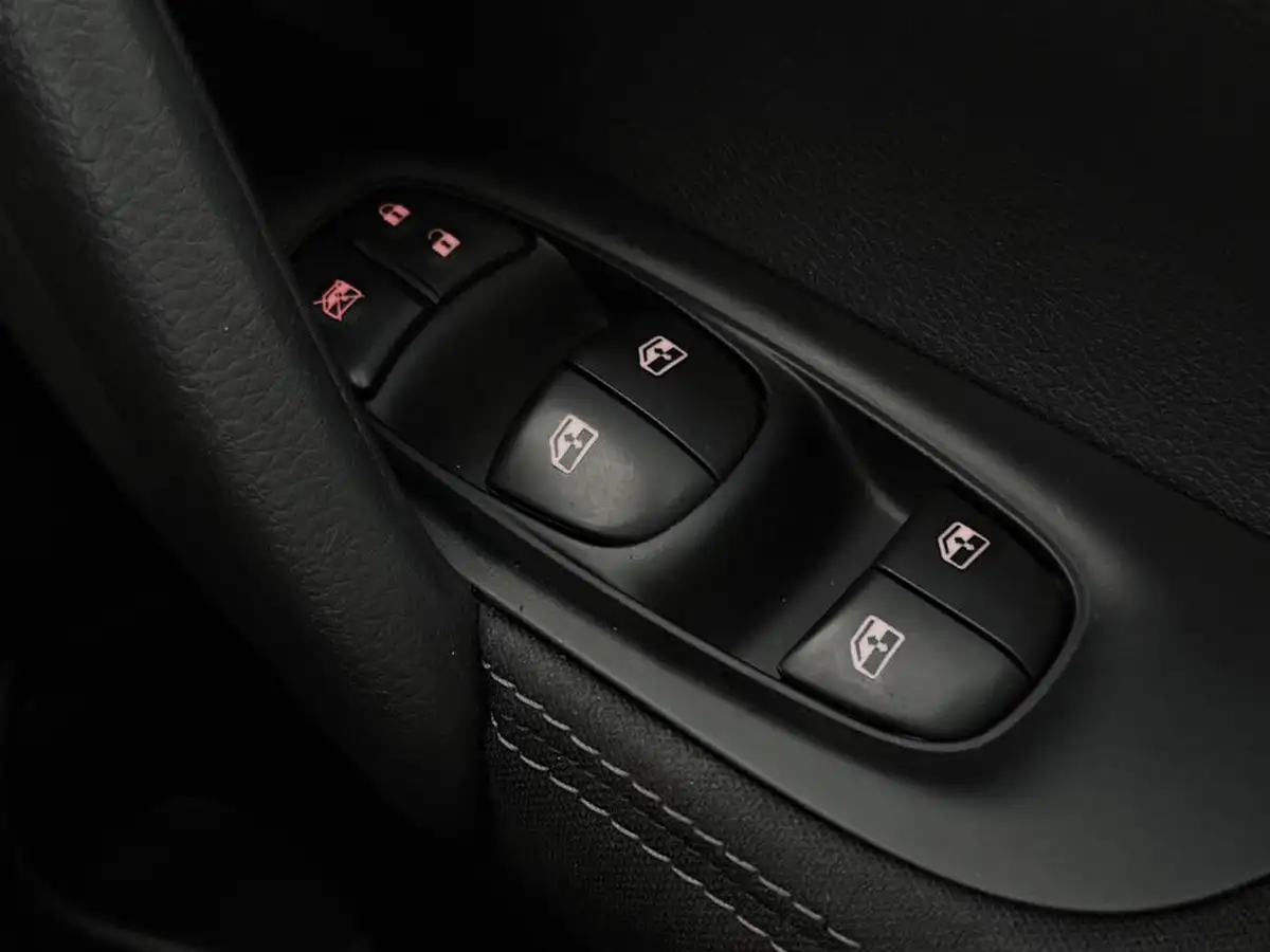 2017-nissan-qashqai-12-dig-t-n-connecta-glass-roof-pack-xtronic-cvt-big-28