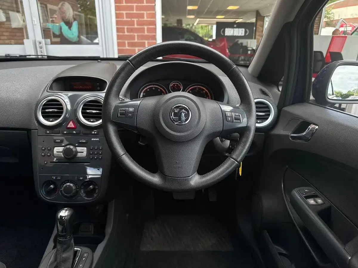 2012-vauxhall-corsa-14-se-3d-auto-big-9