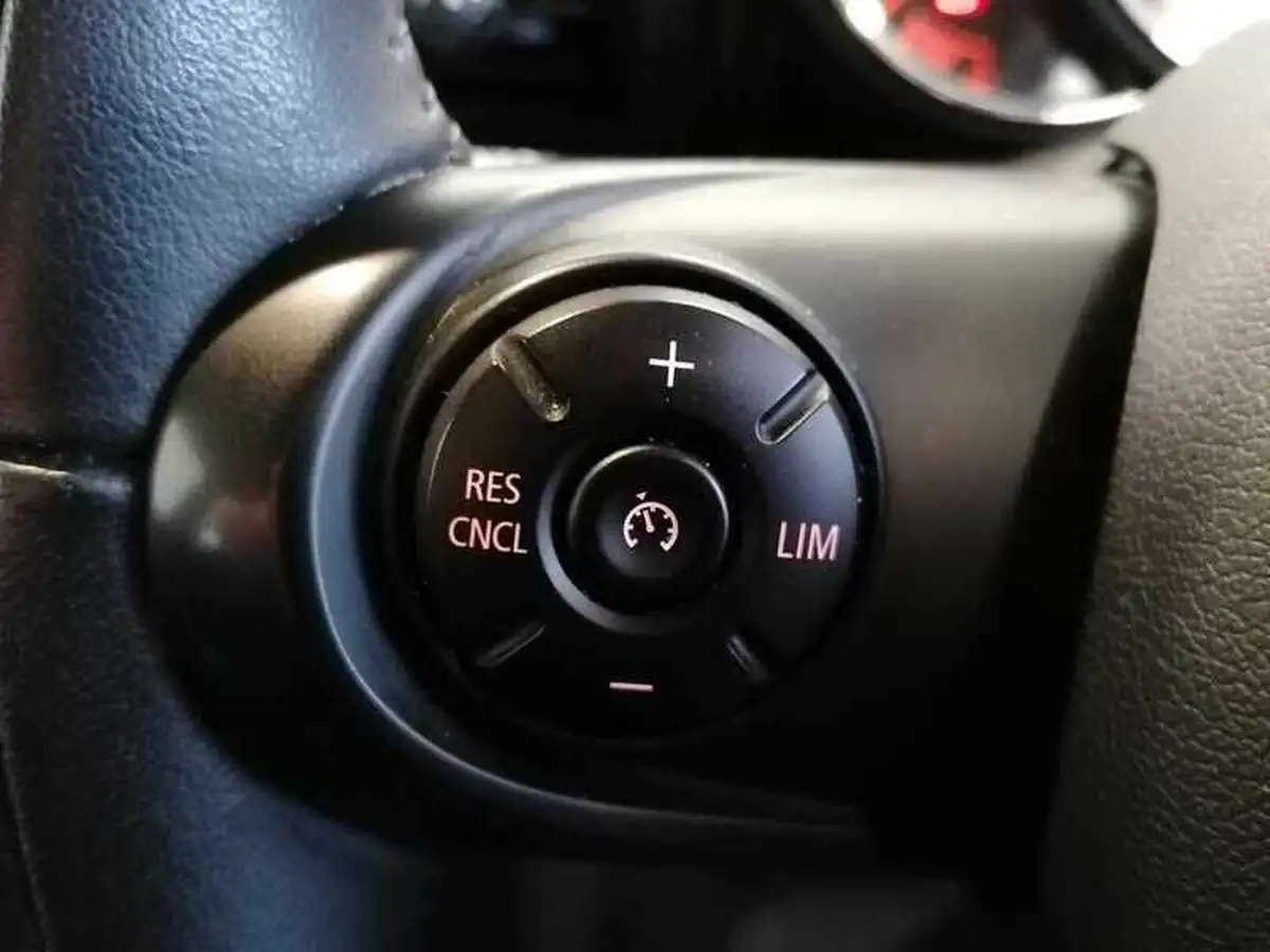 2018-mini-clubman-15-cooper-big-24
