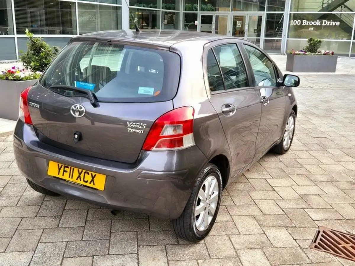 2011-toyota-yaris-133-t-spirit-vvt-i-101bhp-5d-big-4